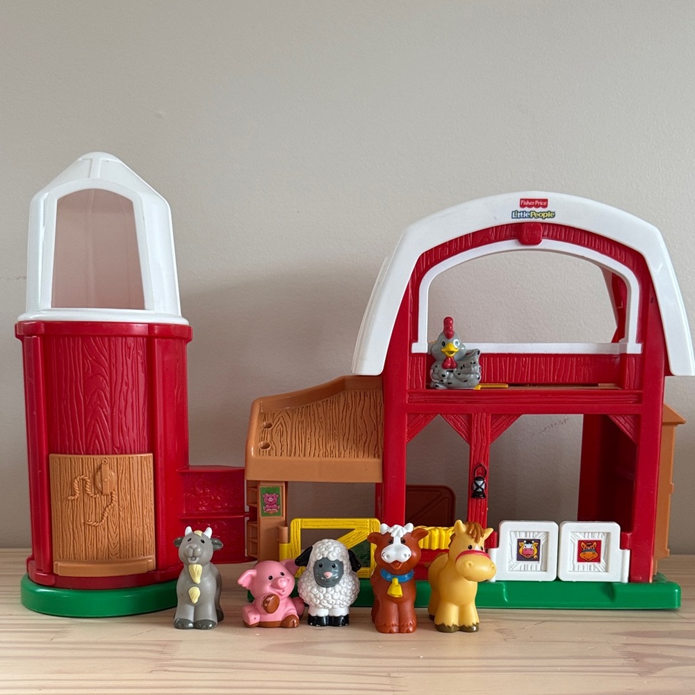 2005 Fisher Price Little People Interactive Barn Playset with Farm Animals